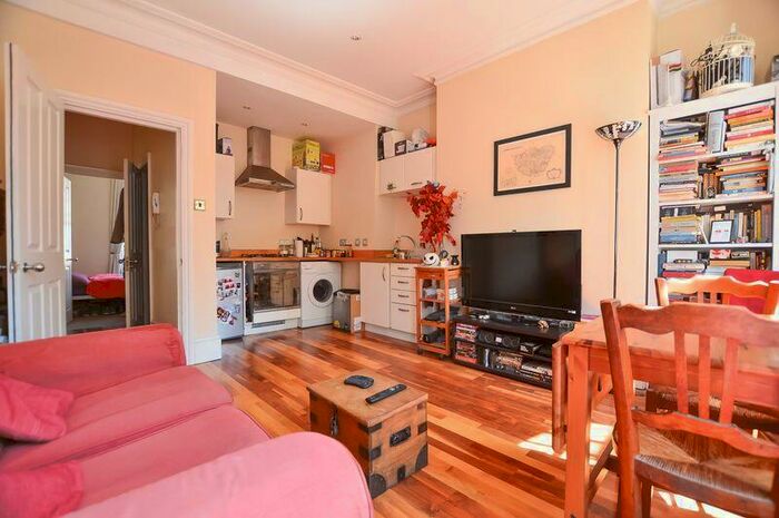 1 Bedroom Flat To Rent In Hackney Road, Bethnal Green, E2