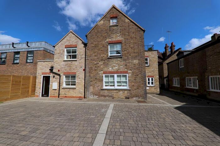 1 Bedroom Semi-Detached House To Rent In Church Street, Rickmansworth, WD3