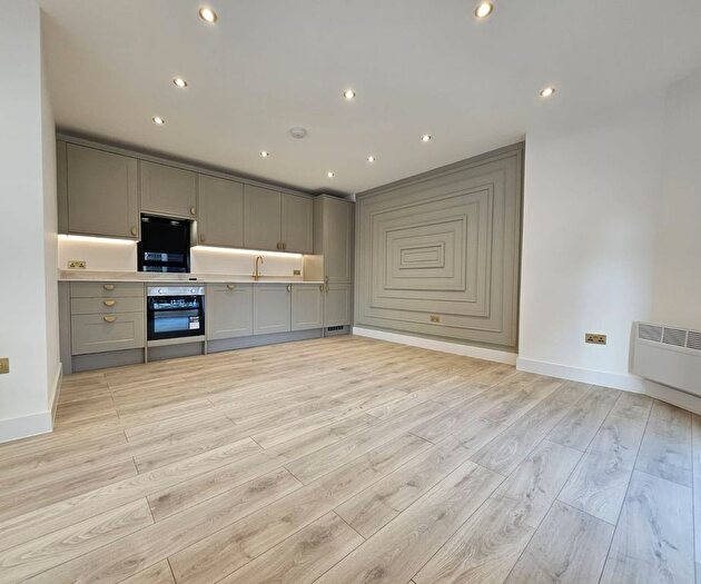 2 Bedroom Flat To Rent In Flat, Alhambra House, St. Michaels Road, Croydon, CR9