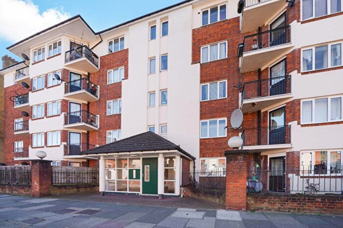 2 Bedroom Flat For Sale In Halley House, London, E2