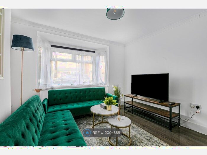 4 Bedroom Semi-Detached House To Rent In Gould Road, Feltham, TW14