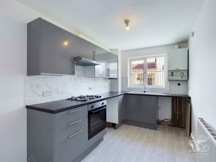 2 Bedroom Flat To Rent In Arthur Street, Grays, RM17