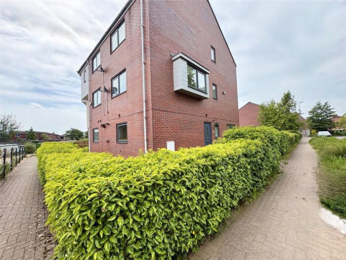 3 Bedroom Town House To Rent In Edmund Street, Droylsden, Manchester, Greater Manchester, M43
