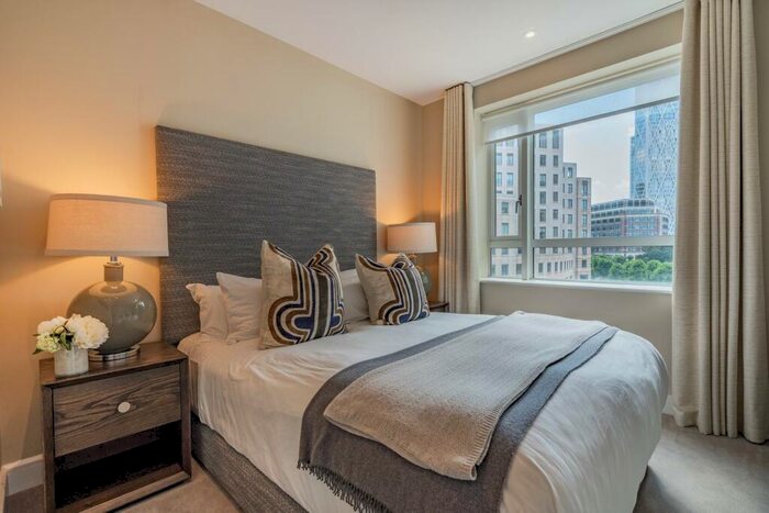 2 Bedroom House To Rent In Westferry Circus, London, E14