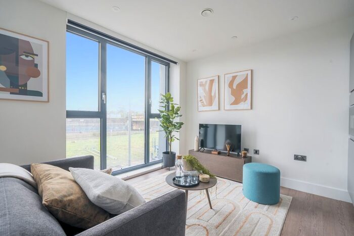 3 Bedroom Flat To Rent In Uncle Leeds, Whitehall, Leeds ., LS12