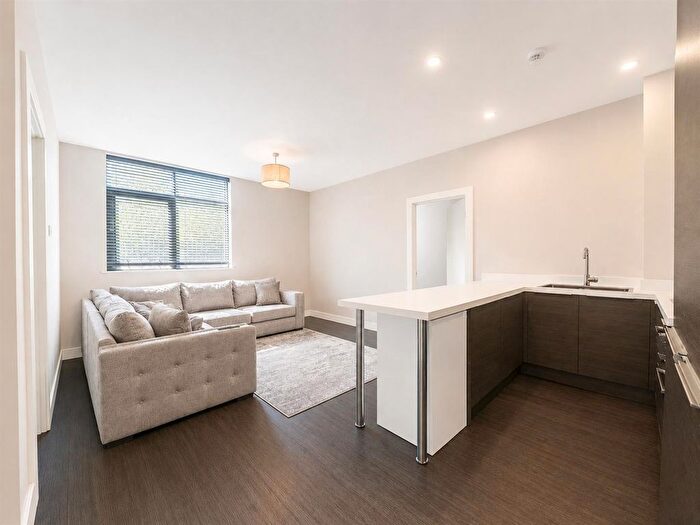 2 Bedroom Flat To Rent In Greenleigh Court Dawsons Square Pudsey, Pudsey, LS28