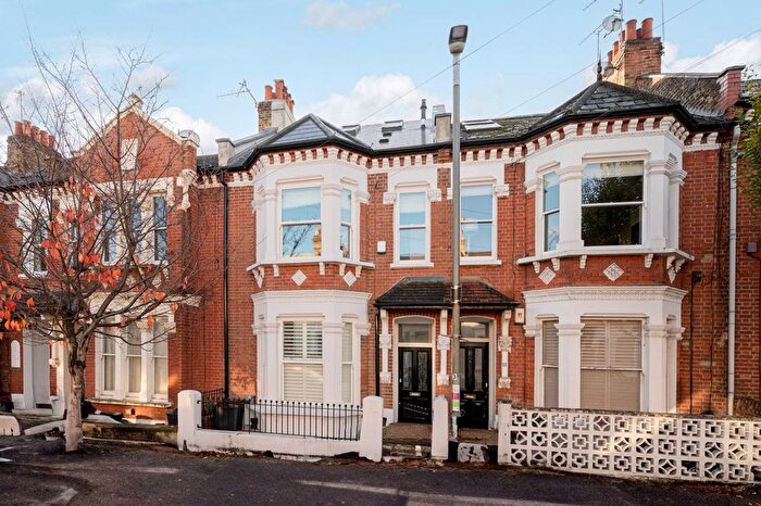 5 Bedroom Property To Rent In Aliwal Road, Clapham Junction, London, SW11