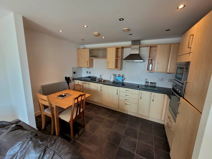 2 Bedroom Flat To Rent In Princess Way, Swansea, SA1