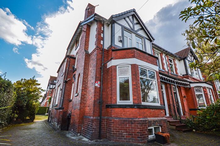 5 Bedroom Semi-detached House For Sale In Park Road, Timperley, WA14
