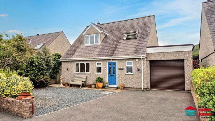 3 Bedroom Detached House For Sale In Bro Gwylwyr, Nefyn, LL53