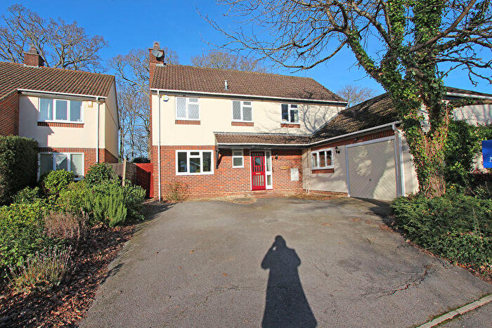4 Bedroom Detached House To Rent In Badgers Copse, New Milton, BH25