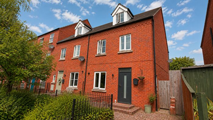 4 Bedroom End Of Terrace House For Sale In Dorrigan Close, Lincoln, LN1