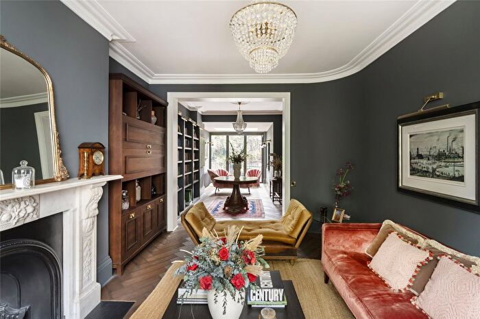3 Bedroom Detached House To Rent In Kensington Park Road, Notting Hill, London, W11