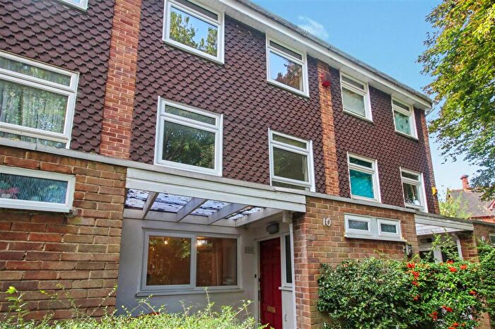 4 Bedroom Apartment For Sale In Oberon Court, Shakespeare Road, Bedford, MK40