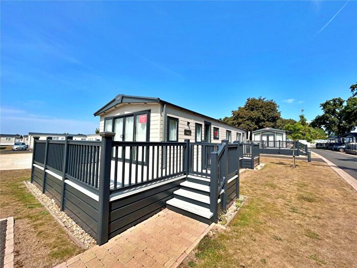 2 Bedroom Park Home For Sale In Hoburne Caravan Park, Hoburne Lane, Christchurch, Dorset, BH23