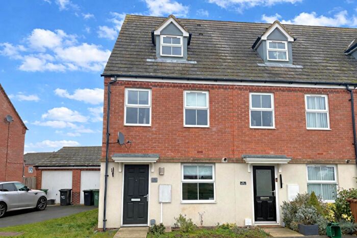 3 Bedroom House To Rent In Siskin Close, Corby, NN18