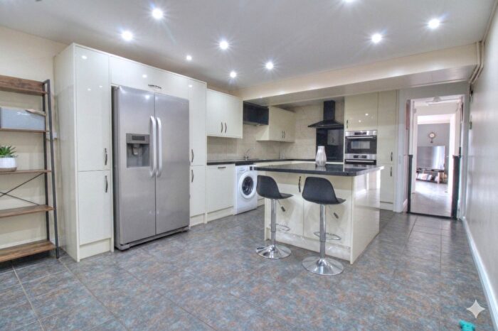 4 Bedroom Bungalow For Sale In Cheshunts, Basildon, SS13