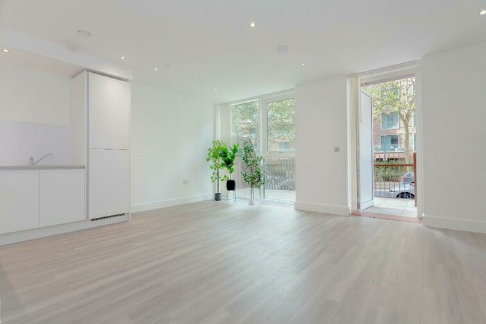 3 Bedroom Duplex To Rent In Thames Road, London, E16