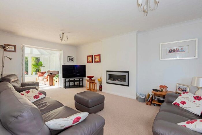 4 Bedroom Detached House For Sale In Palmerston Avenue, Langley, SL3