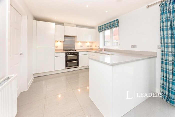 3 Bedroom Detached House To Rent In Westvale Road, Horley, Surrey, RH6