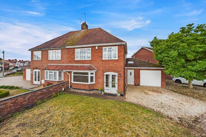 3 Bedroom Semi Detached House For Sale In Heath Farm Road, Stourbridge, West Midlands, DY8