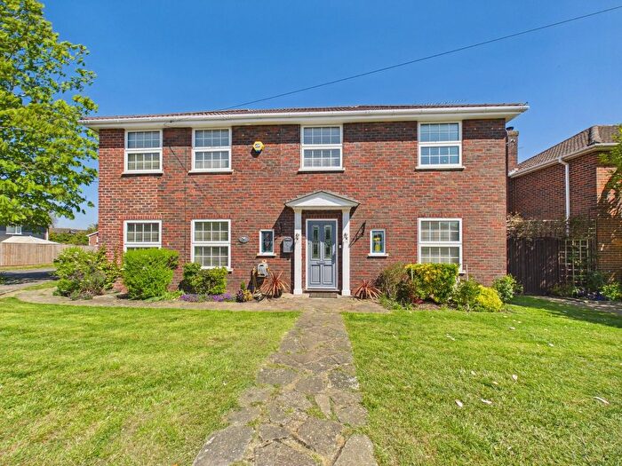 4 Bedroom Link Detached House For Sale In The Orchard, Flackwell Heath, High Wycombe, Buckinghamshire, HP10