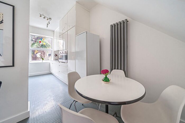 1 Bedroom Flat To Rent In Stowe Road, London, W12