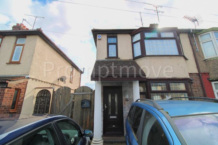 2 Bedroom Property To Rent In Waller Avenue, Luton, LU4