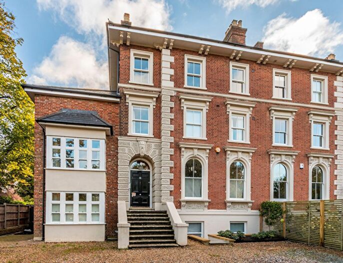 2 Bedroom Flat For Sale In Southend Road, Beckenham, BR3