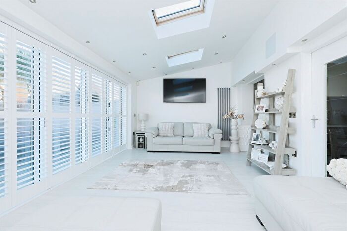 3 Bedroom Detached House For Sale In Oxclose Park Rise, Halfway, Sheffield, S20