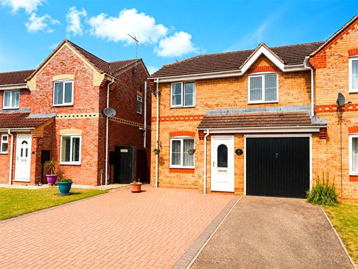 3 Bedroom Semi-Detached House For Sale In Oak Road, Sleaford, Lincolnshire, NG34