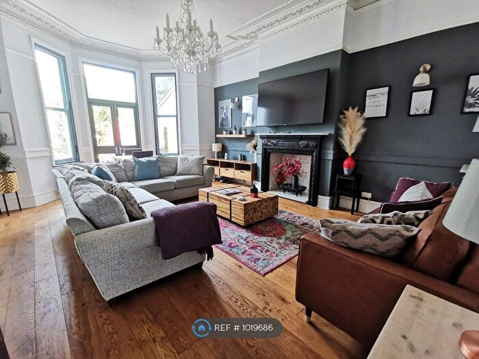 2 Bedroom Flat To Rent In Tweedy Road, Bromley, BR1