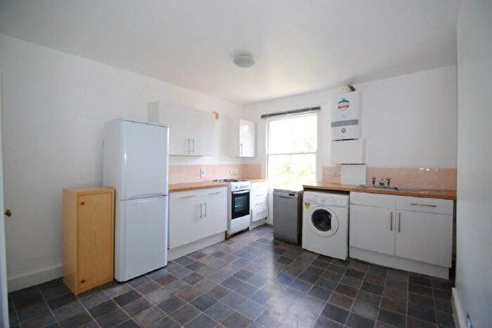 3 Bedroom Flat To Rent In Trinity Road, Wimbledon, SW19