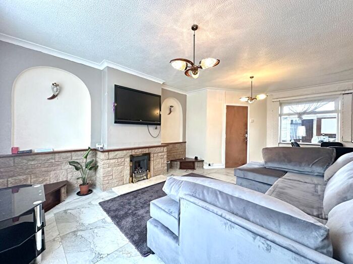 2 Bedroom House To Rent In Hollington Crescent, Stechford, B33
