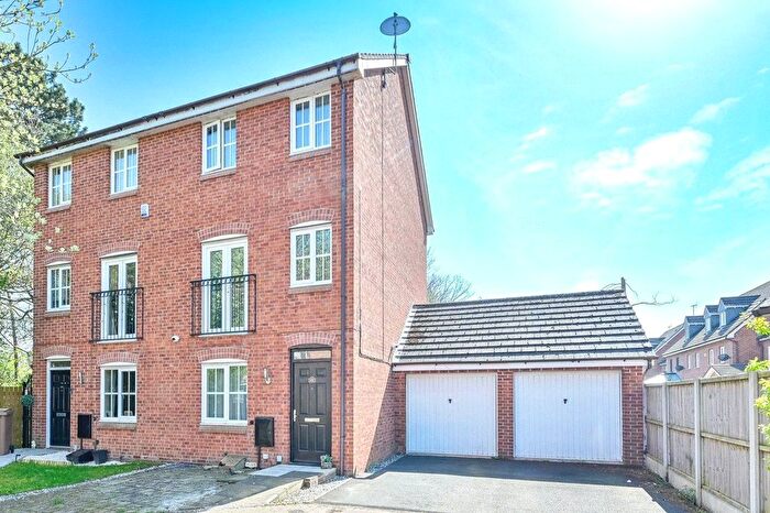 4 Bedroom Semi-Detached House For Sale In Pioneer Way, Stafford, Staffordshire, ST17