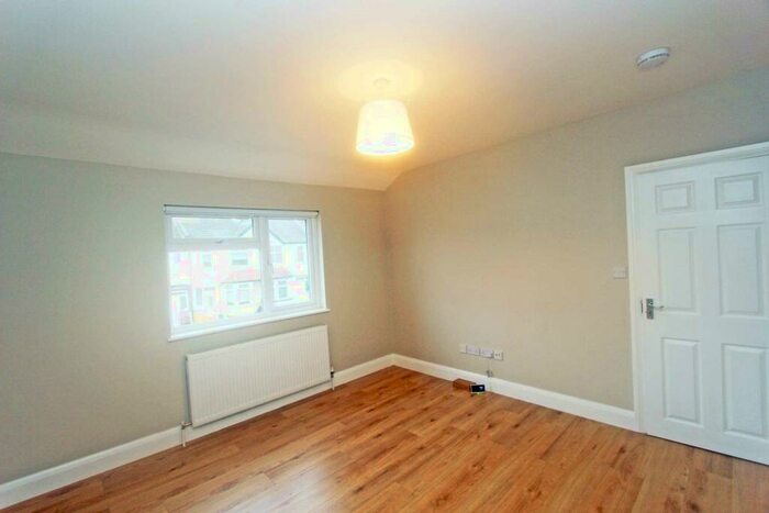 1 Bedroom Flat To Rent In Kingston Road, New Malden, KT3