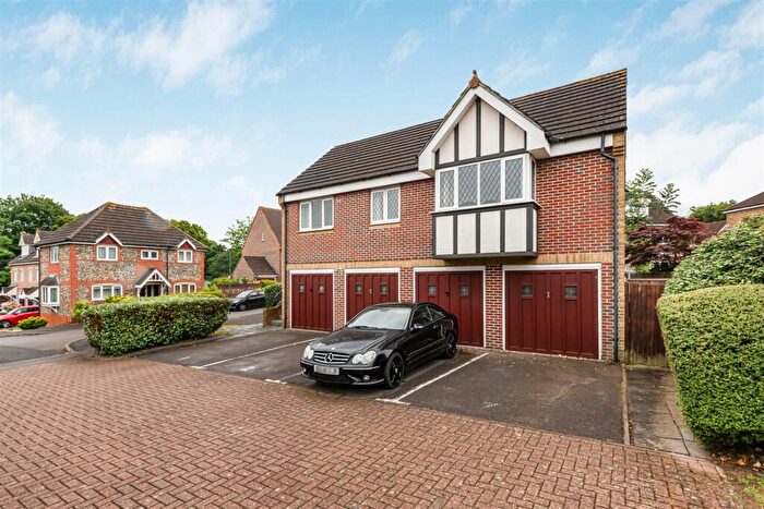 2 Bedroom Maisonette For Sale In Cormorant Place, Cheam, Sutton, SM1
