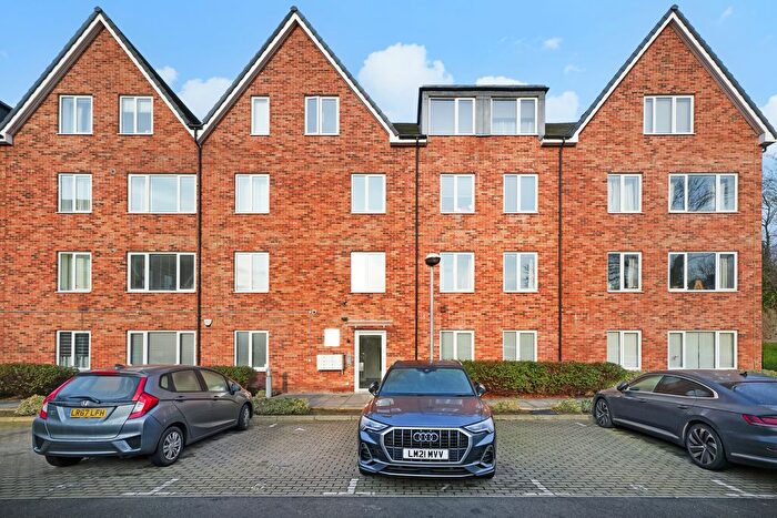 2 Bedroom Flat To Rent In Highfield Avenue, London, NW11