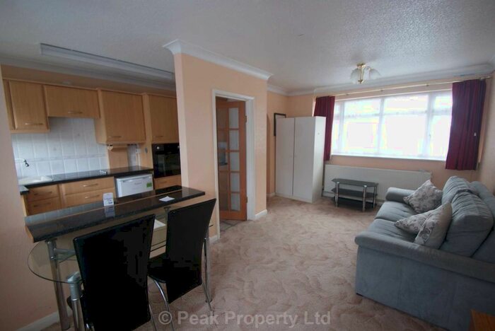 Studio To Rent In Wells Avenue, Southend On Sea, SS2