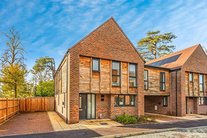 3 Bedroom Link Detached House For Sale In Hanlye Lane, Cuckfield, Haywards Heath, RH17