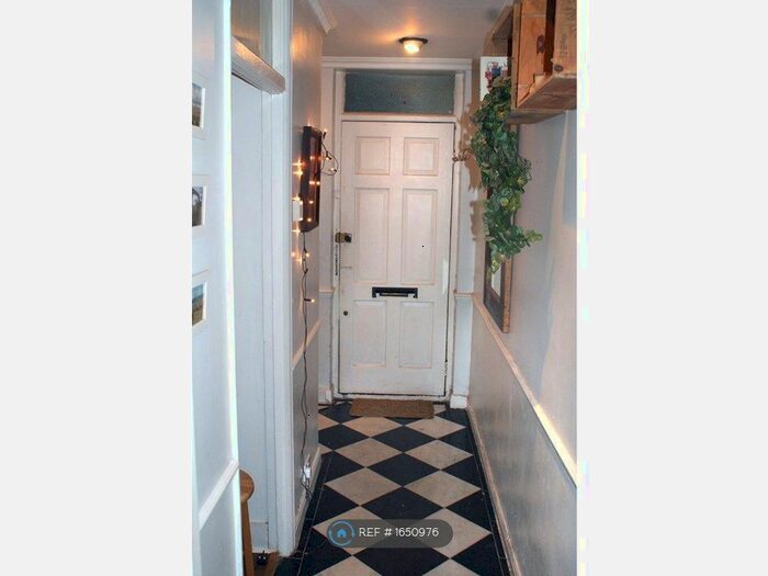 2 Bedroom Flat To Rent In Tudor House, London, E9