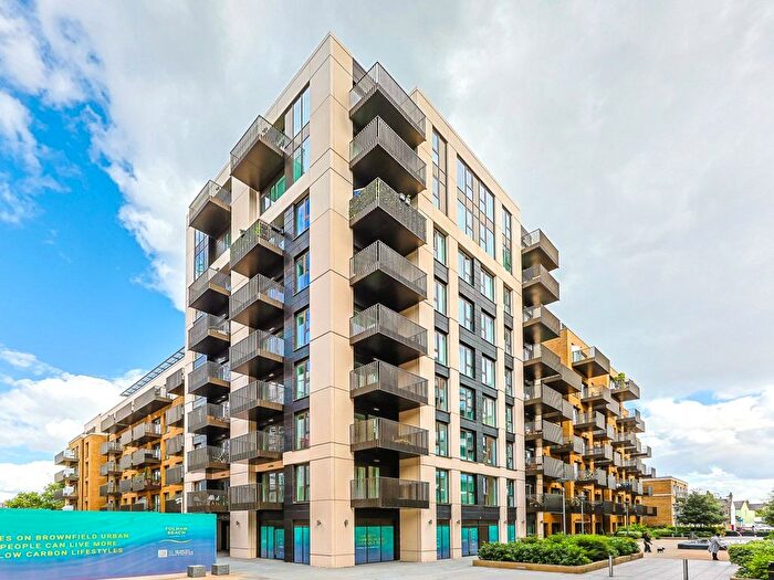 2 Bedroom Flat For Sale In Parrs Way, Hammersmith, W6