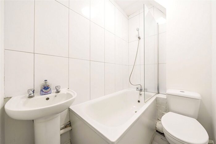 1 Bedroom Flat To Rent In Loampit Vale, Lewisham, SE13