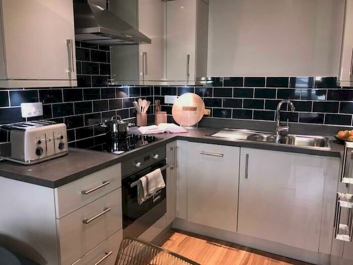 2 Bedroom Apartment To Rent In Bracknell, Berkshire, RG12