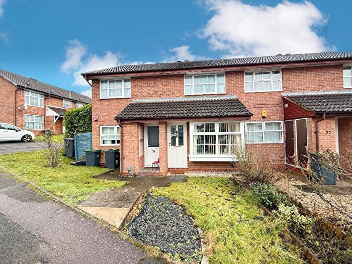 2 Bedroom Flat For Sale In Cicero Drive, Luton, LU3