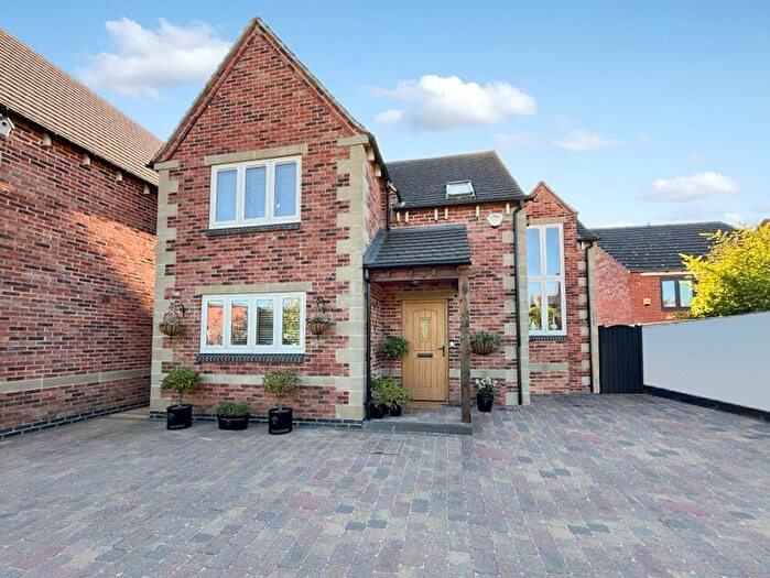 4 Bedroom Detached House For Sale In Mount Road, Castle Gresley, Swadlincote, DE11