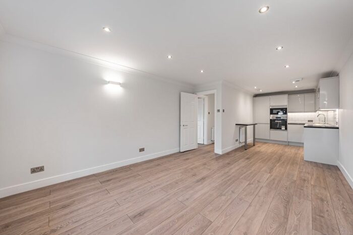 2 Bedroom Flat To Rent In High Road, Whetstone, N20