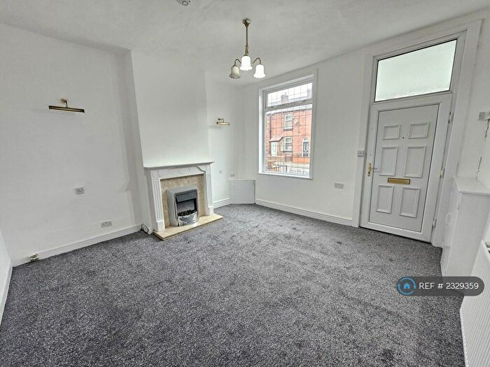 2 Bedroom End Of Terrace House To Rent In Cheetham Hill Road, Dukinfield, SK16