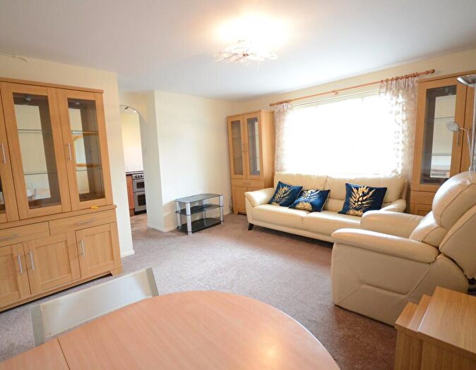 2 Bedroom Flat To Rent In Walpole Road, Slough, SL1