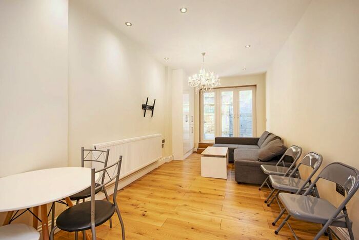 2 Bedroom Flat To Rent In Fordwych Road, West Hampstead, London, NW2